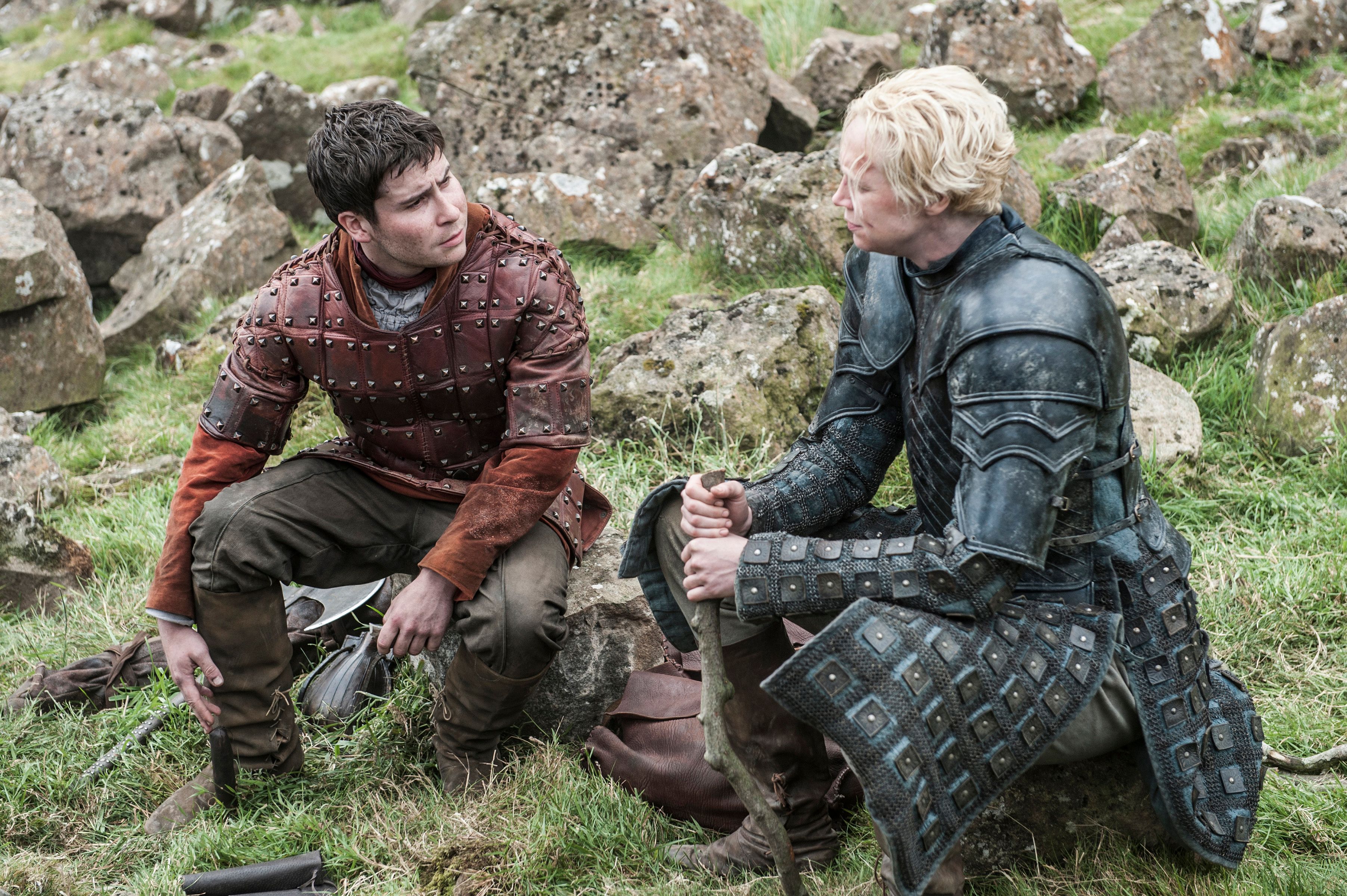New GAME OF THRONES Season 5 Clips Tease Jon Snow and Brienne's Separa...