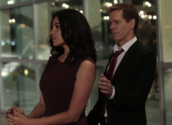the-following-season-3-kevin-bacon-zuleikha-robinson