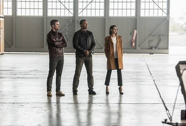 Arrow, Flash, Supergirl, Legends Crossover Images Revealed