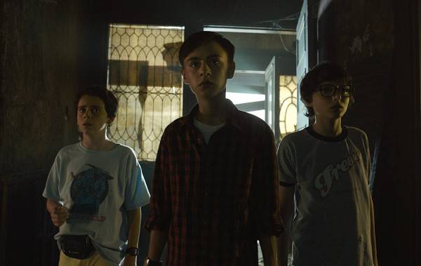 35 New IT Movie Images Reveal Pennywise, Losers Club, and More