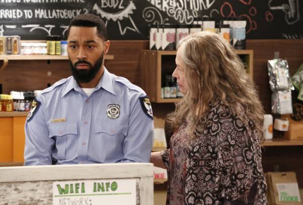 Disjointed Review: Netflix Plays Enabler to Chuck Lorre Again