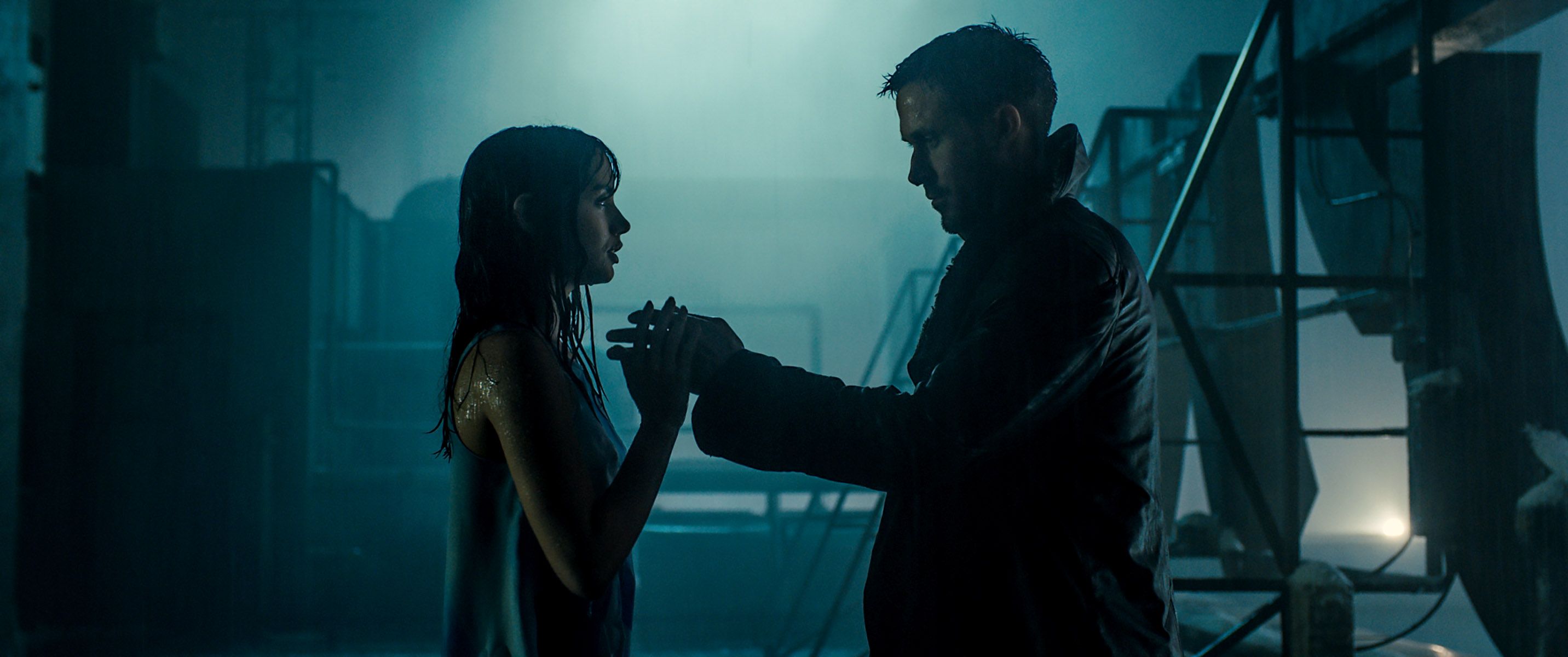 Blade runner 2049. Гослинг и девушка голограмма.