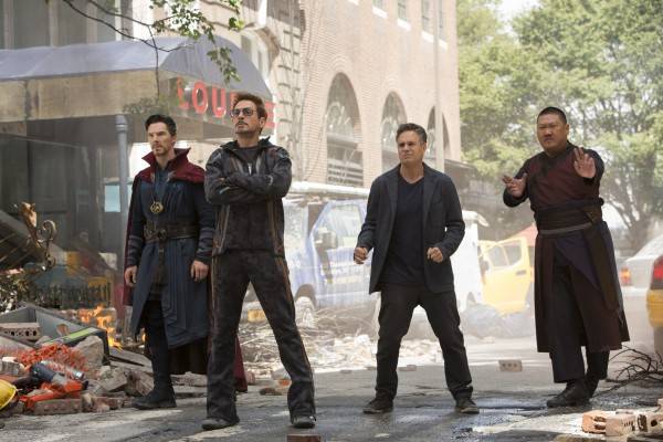 infinity-war-images-doctor-strange-iron-man-bruce-banner-wong