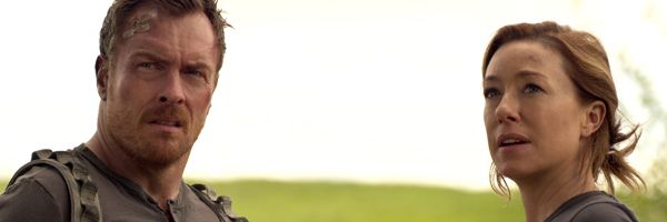 lost-in-space-toby-stephens-slice