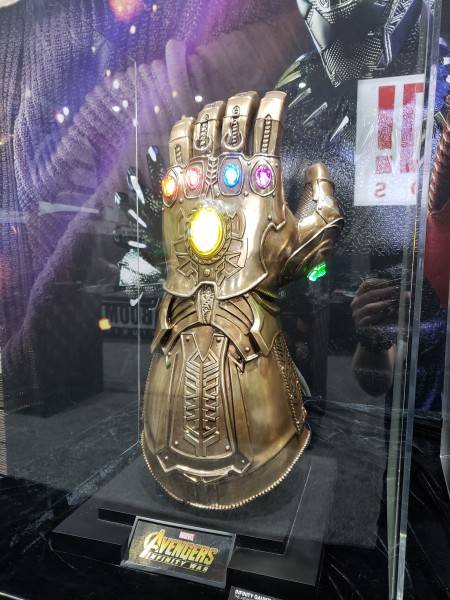 Infinity Gauntlet from Sideshow Collectible Images - Oh Snap!