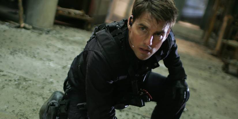Tom Cruise as Ethan Hunt kneeling down in Mission: Impossible 3