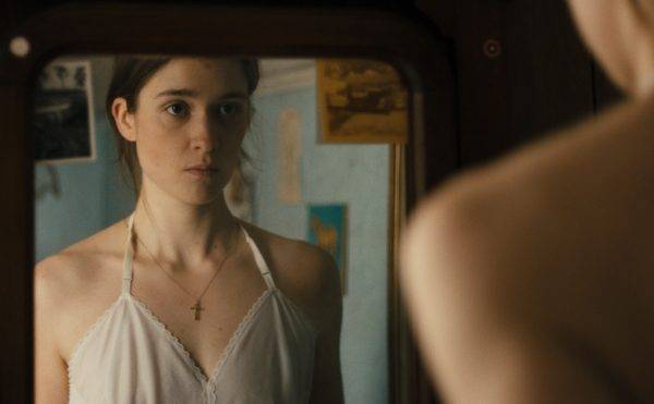 Alice Englert on Them That Follow and Ryan Murphy's Ratched