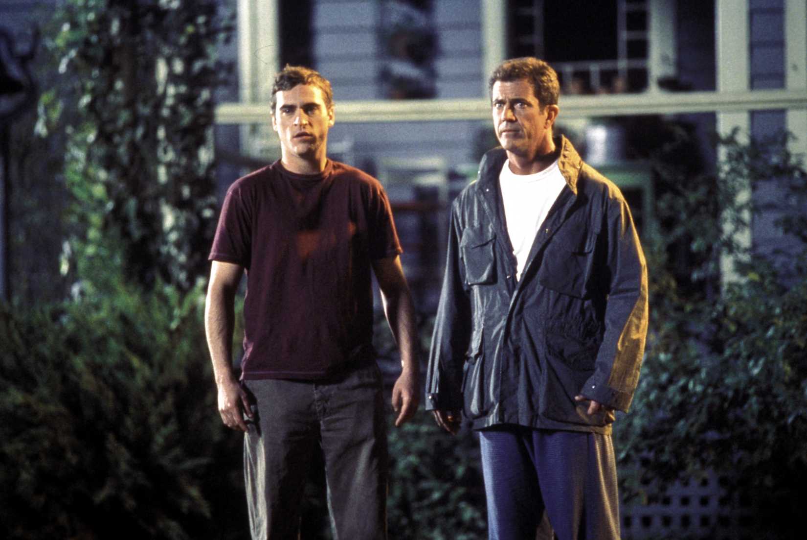signs-mel-gibson-joaquin-phoenix