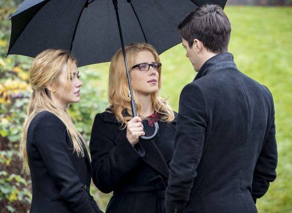 arrow-finale-emily-bett-rickards-grant-gustin