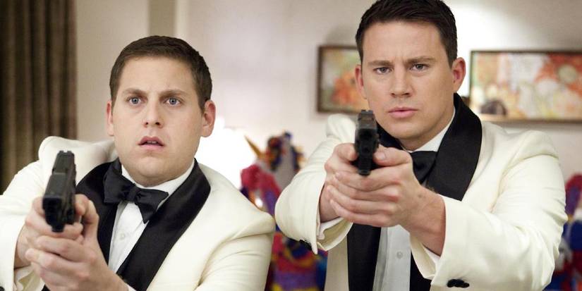 Schmidt and Jenko aiming their guns in 21 Jump Street.