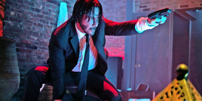 Keanu Reeves in John Wick aiminbg a gun