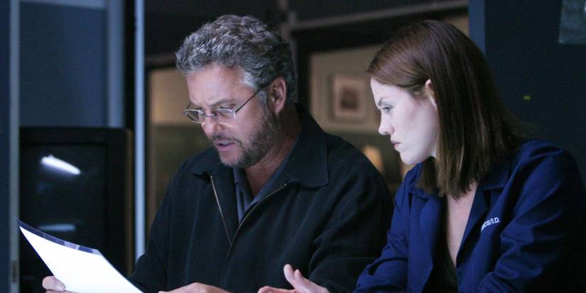 William Petersen as Gil Grissom and Jorja Fox as Sara Sidle discuss a case in CSI Crime Scene Investigation.