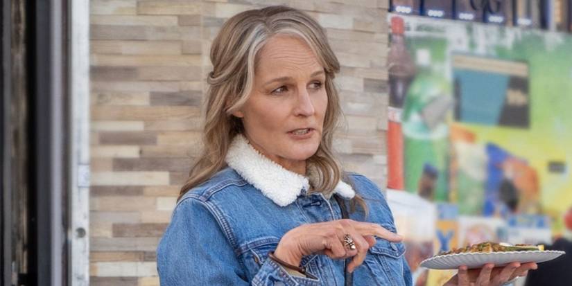 Helen Hunt holding a plate