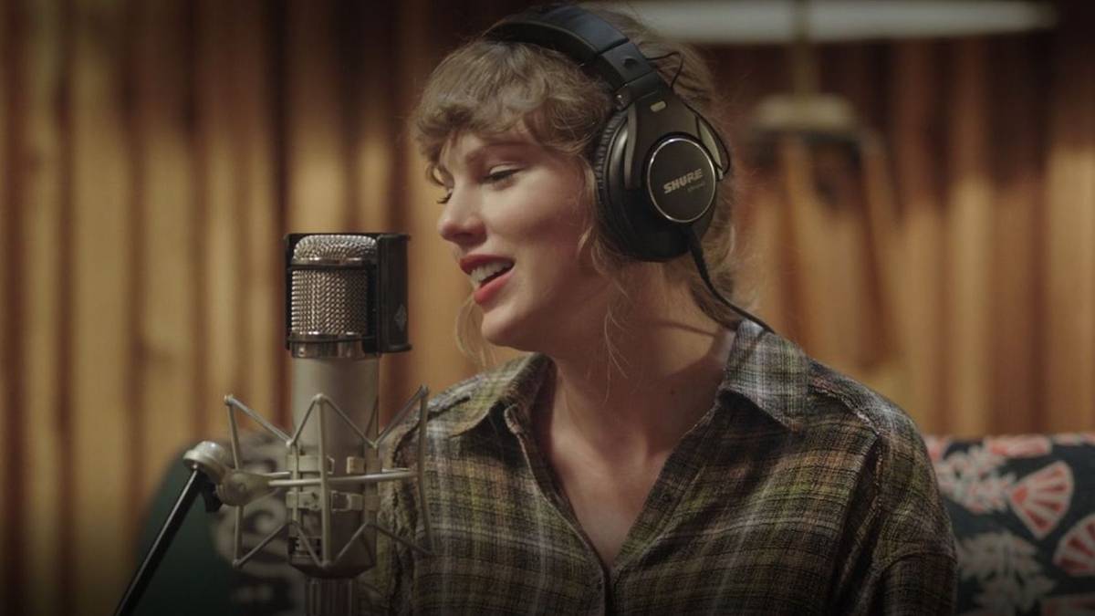 Taylor Swift's 'Showgirl' Film Dominates Box Office and Rekindles Fan Fervor