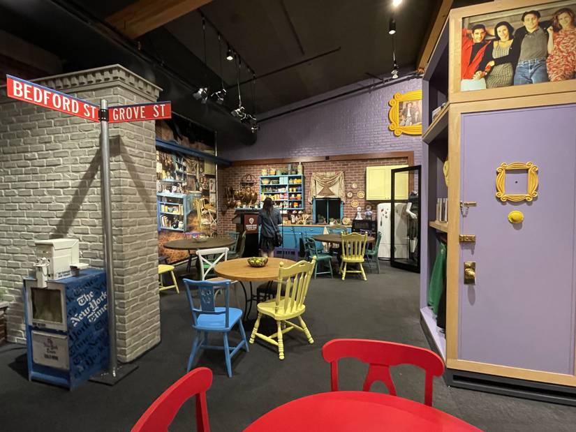 Friends and Central Perk Warner Bros. Studio Tour Video and Images