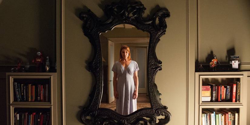 Katee Sackhoff looking in the mirror in Oculus (2014)
