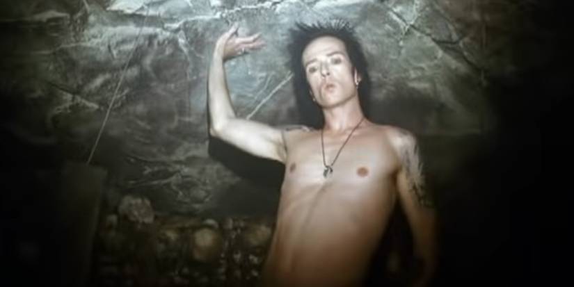 scott-weiland-velvet-revolver-social