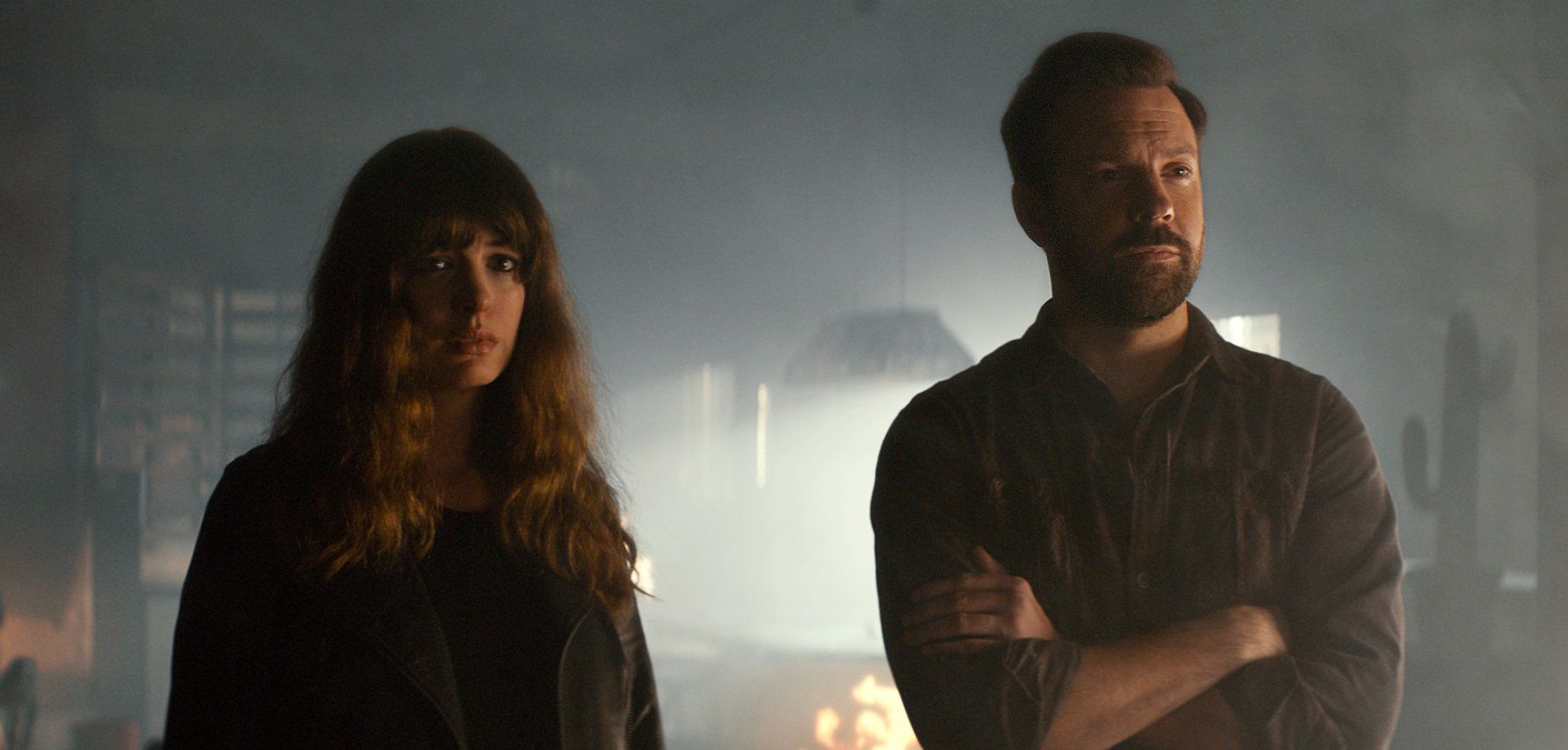 colossal-anne-hathaway-jason-sudeikis