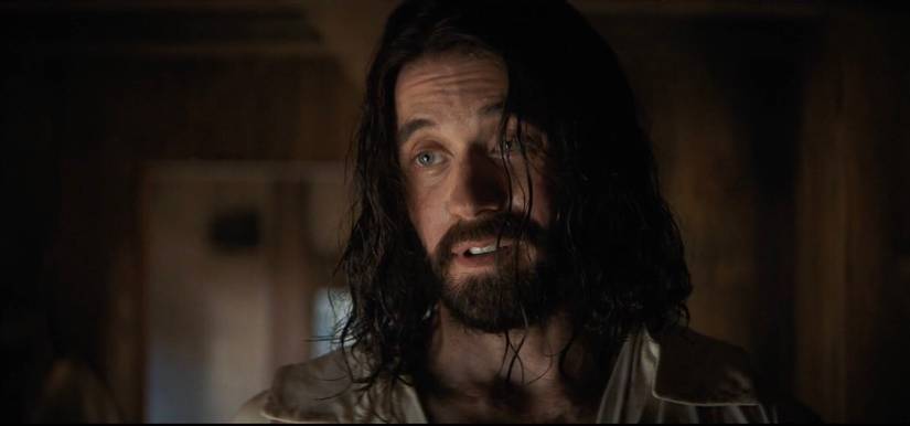 Fear Street Star Ashley Zukerman Takes Us from 1994 to 1666