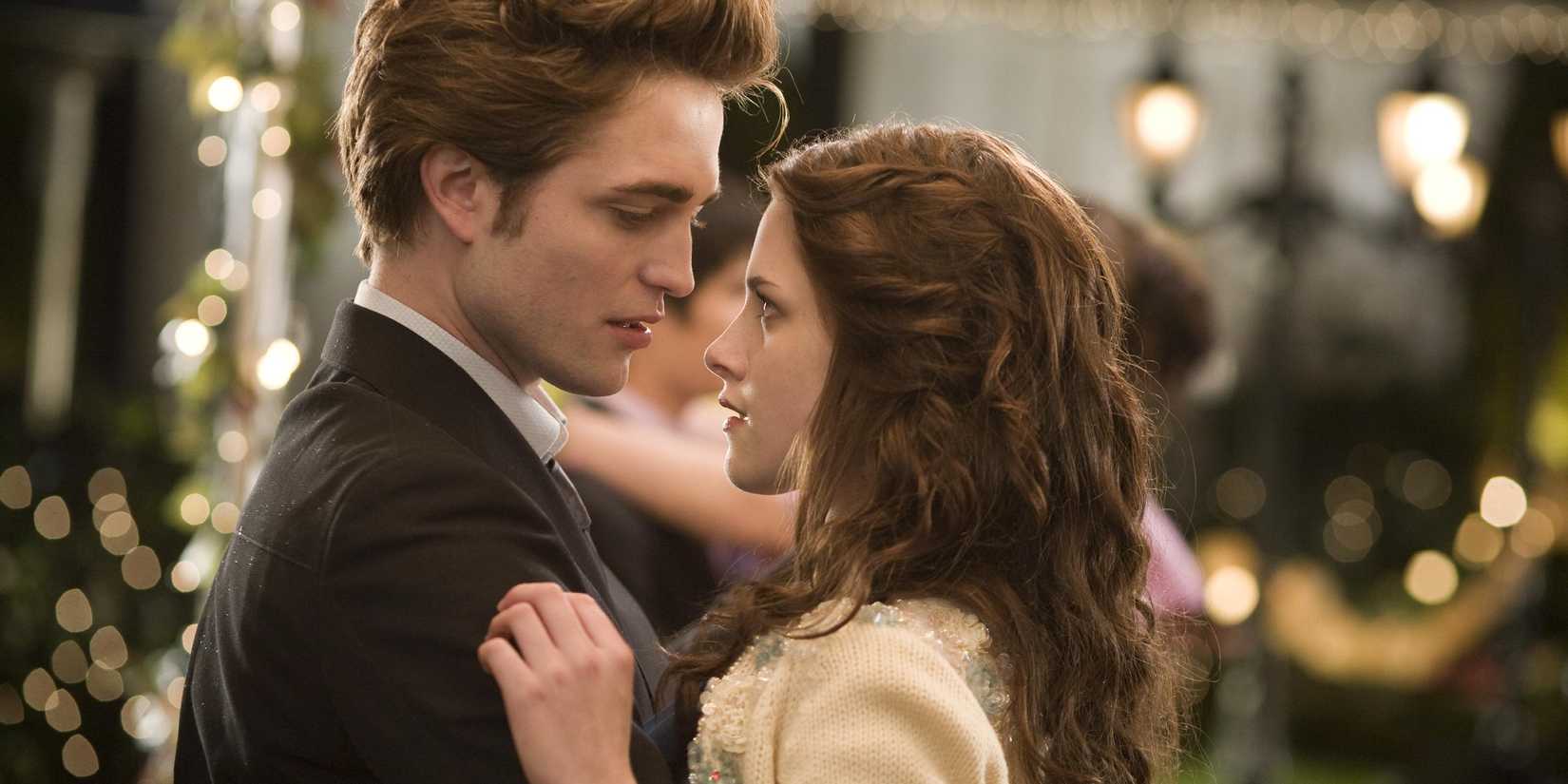 Bella and Edward dancing in Twilight