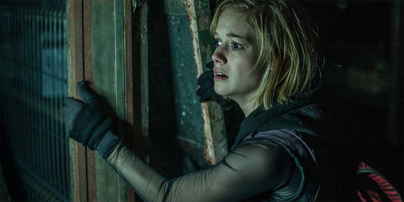 A terrified woman clings to a doorframe in Don't Breathe
