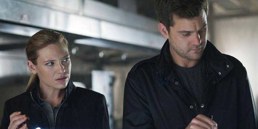 Anna Torv and Joshua Jackson in Fringe