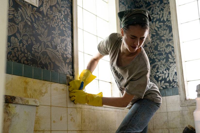 Margaret Qualley's MAID TV Series Trailer Reveals New Netflix Show ...