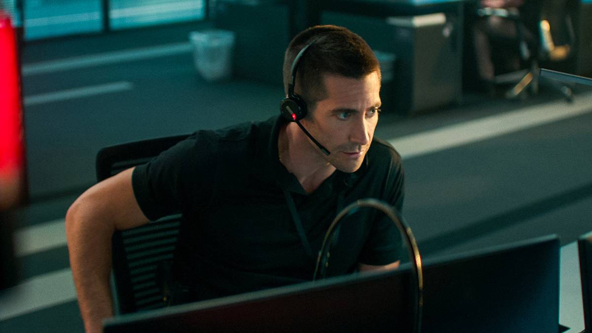 The Guilty Plot The Guilty Review: Jake Gyllenhaal Is Phenomenal in Netflix Thriller