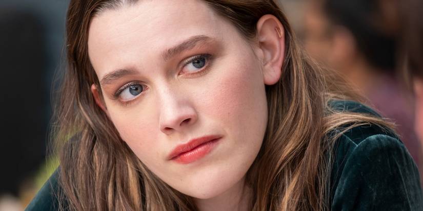 Victoria Pedretti in You