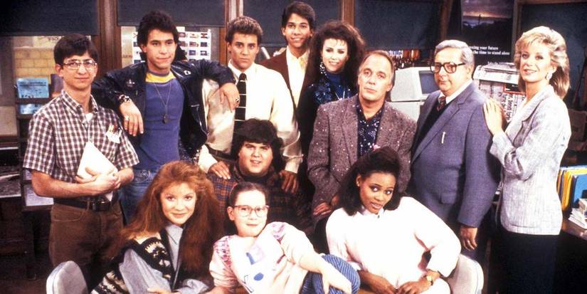 The cast of Head of the Class posing.