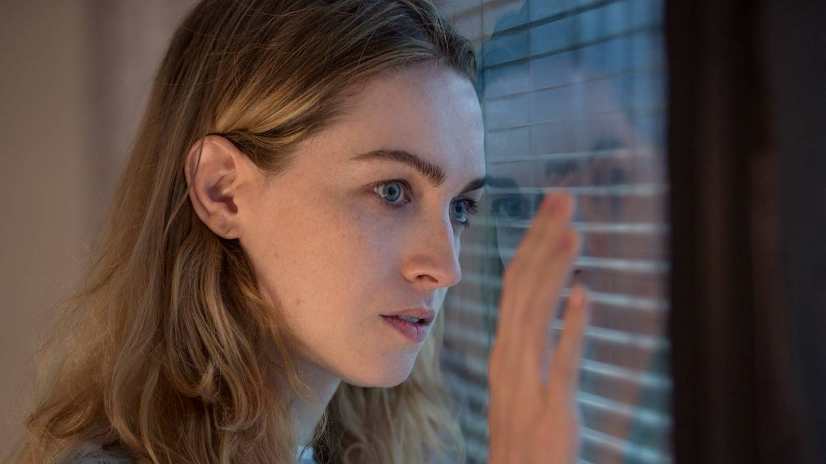 One of Netflix’s Best and Steamiest Sci-Fi Shows Will Keep You Pressing Play After Every Episode