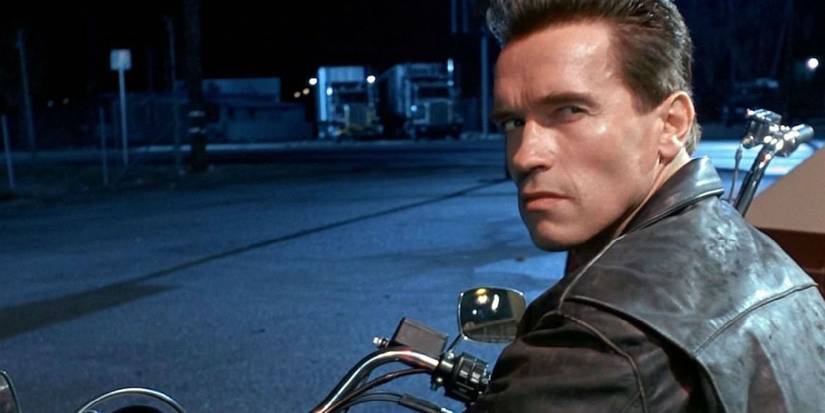 Arnold Schwarznegger on motorcycle in Terminator 2