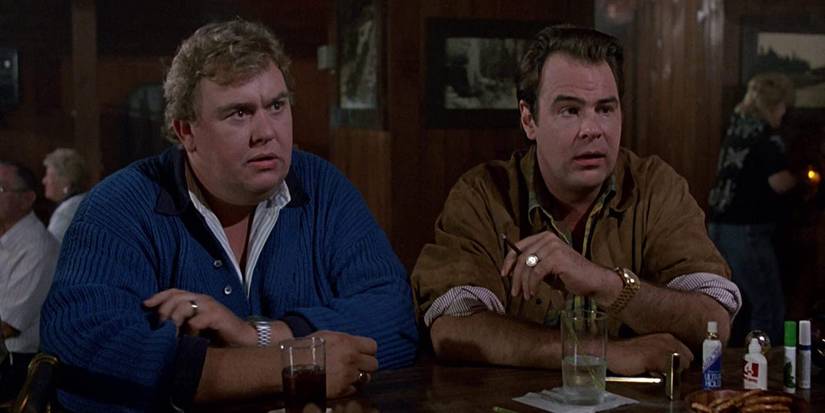 John Candy and Dan Aykroyd sit at a bar drinking in The Great Outdoors.