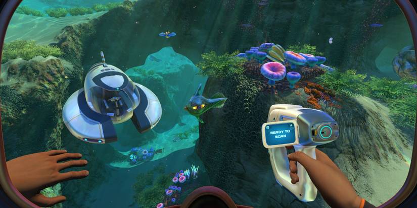 Player scanning coral underwater in Subnautica