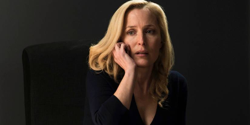 Gillian Anderson as Stella Gibson speaking on the phone in The Fall Season 3.
