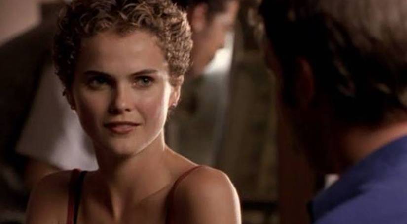 How Felicity Captured the Awkward College Stage