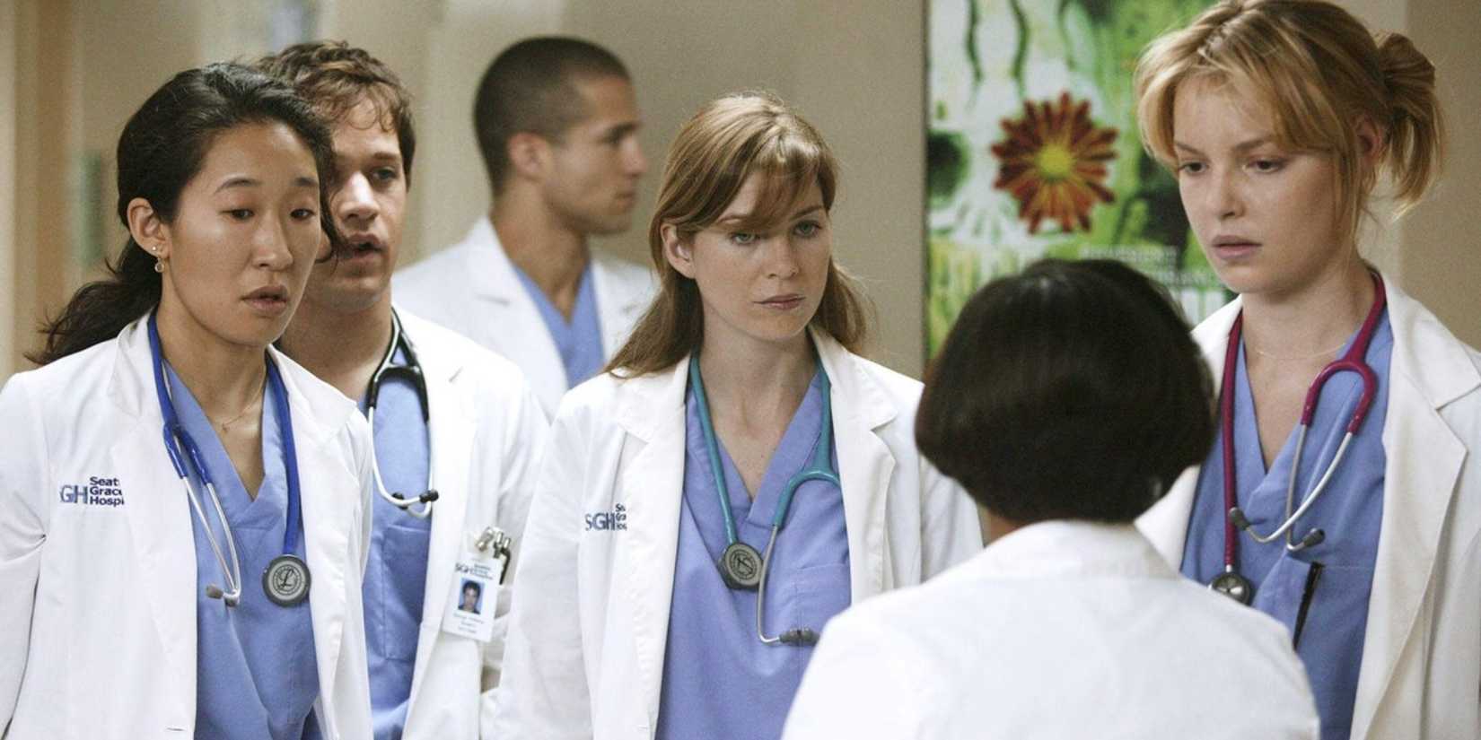 Meredith Grey, Cristina Yang, George O'Malley, Izzie Stevens, and Miranda Bailey in The Grey's Anatomy pilot