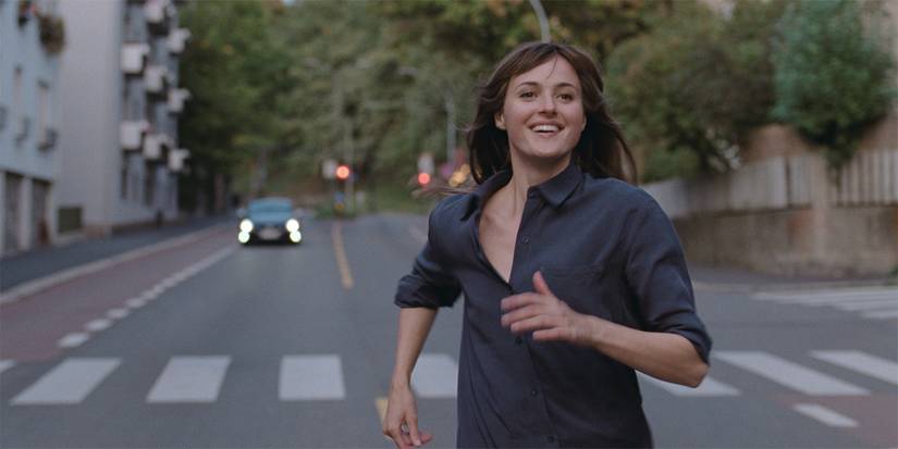 Renate Reinsve as Julie running down the street in The Worst Person in the World.