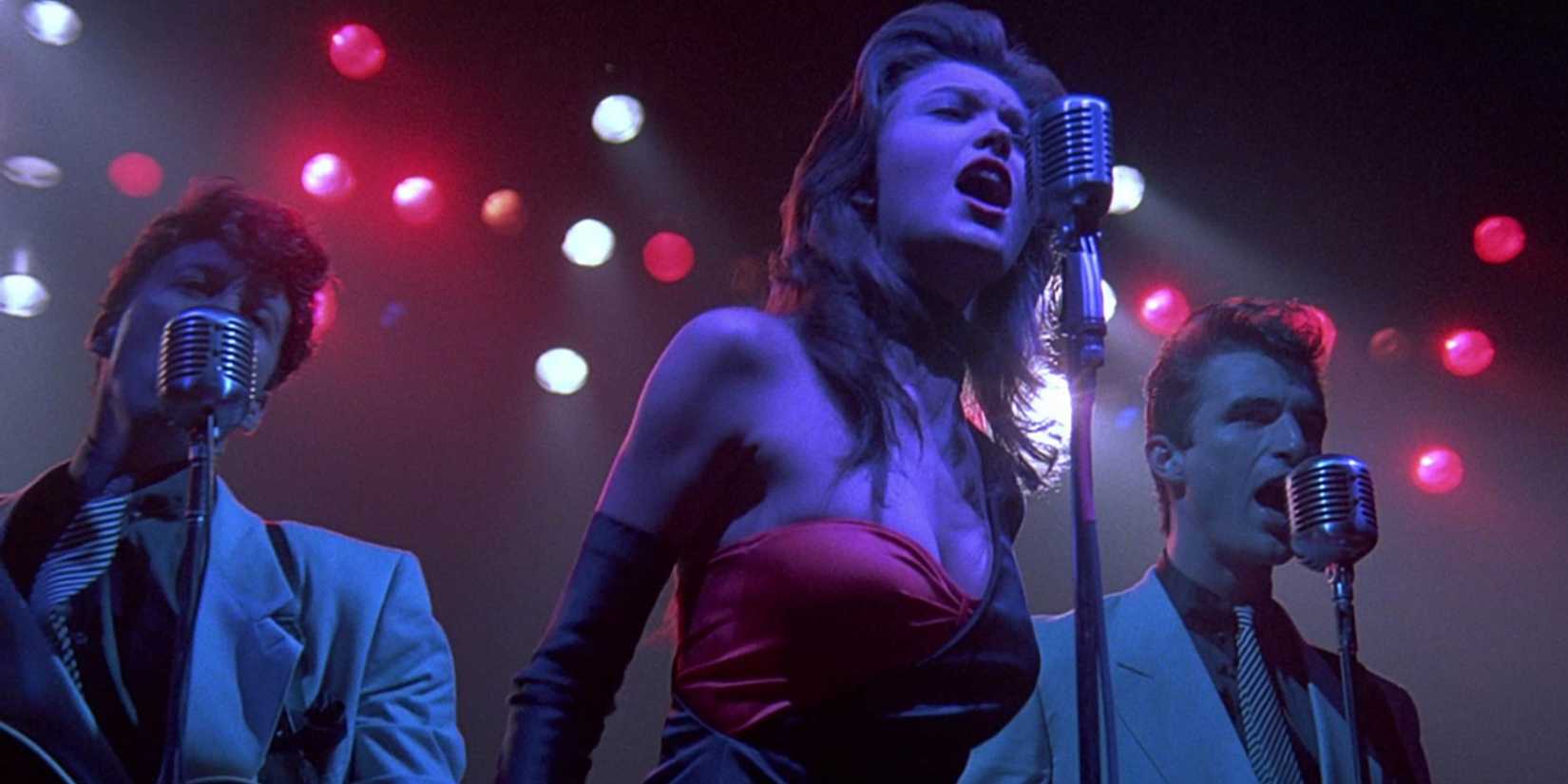 Ellen Aim sings on stage in Streets of Fire.
