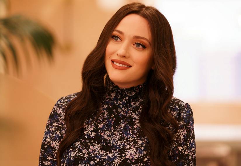 kat dennings brown dress Hottest - Before becoming famous on TV, Kat Dennings made one of her earliest screen appearances in an episode of Sex and the City in 2000 #katdennings