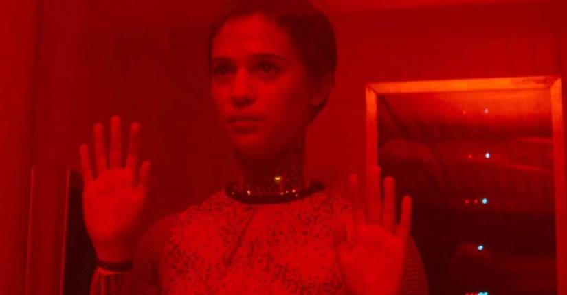 ex-machina-ava-red