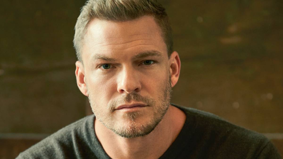 Hilary Swank and Alan Ritchson Cast in Ordinary Angels