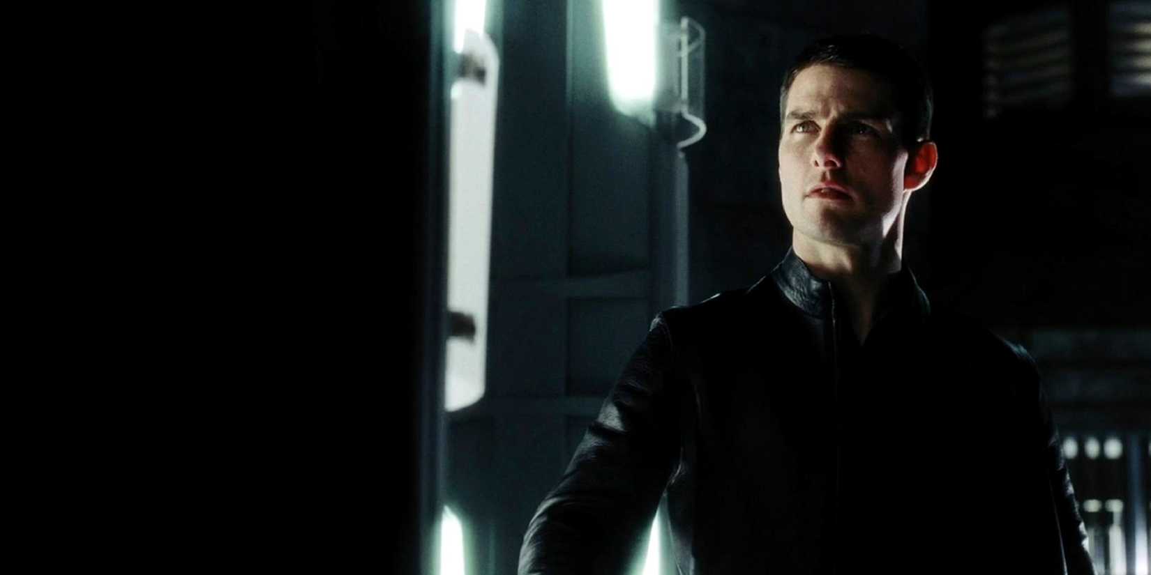 Tom Cruise looking intently in Minority Report