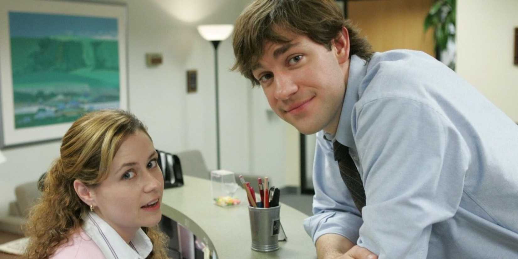 John Krasinski as Jim and Jenna Fischer as Pam at the reception desk in The Office