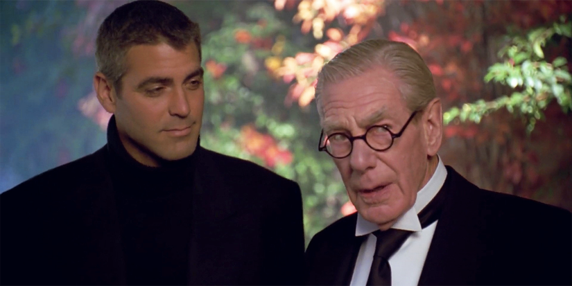 George Clooney sebagai Bruce Wayne dan Michael Gough sebagai Alfred Pennyworth di Batman & Robin