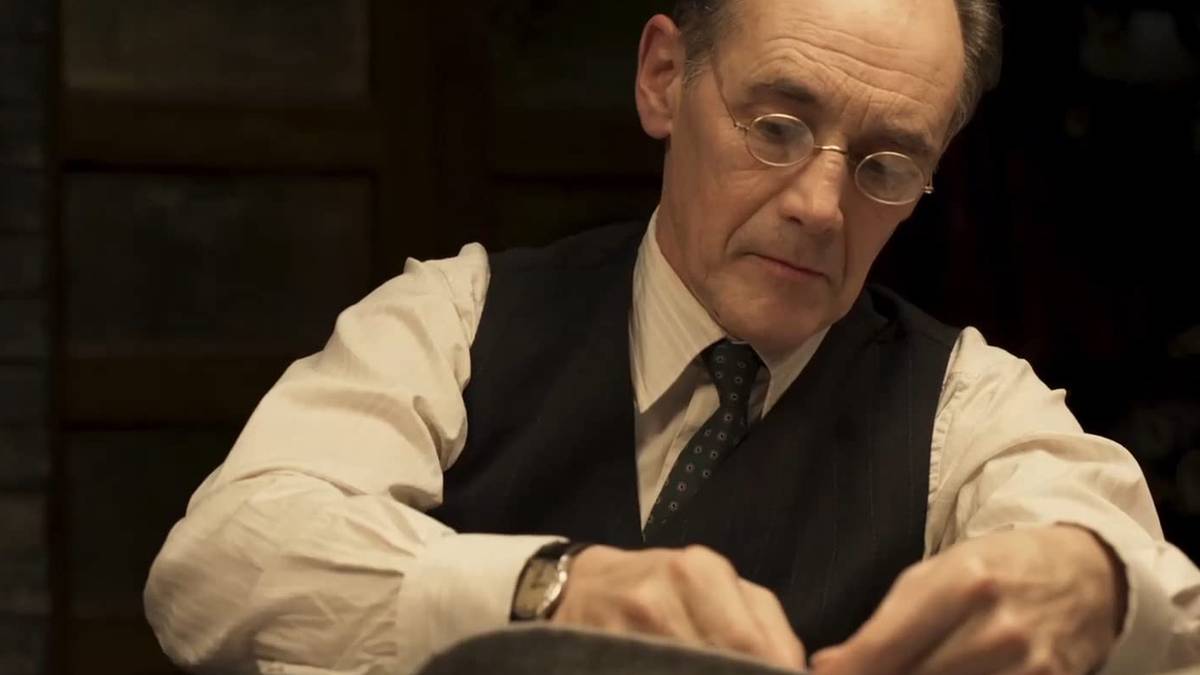 The Outfit Review: A Riveting Mobster Mystery, With a Brilliant Mark ...
