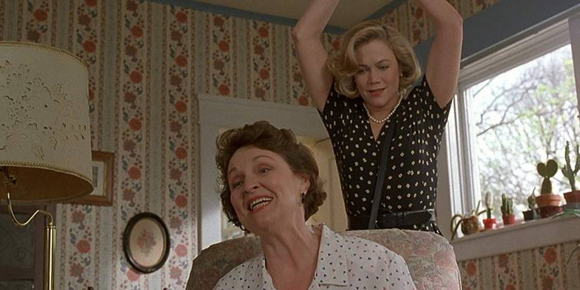 Selma Blair in Serial Mom