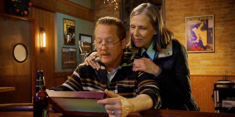 Mouch and Platt Look at Pictures in Chicago Fire Season 5