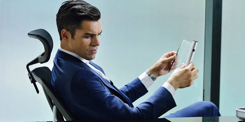 Sean Teale dari Incorporated