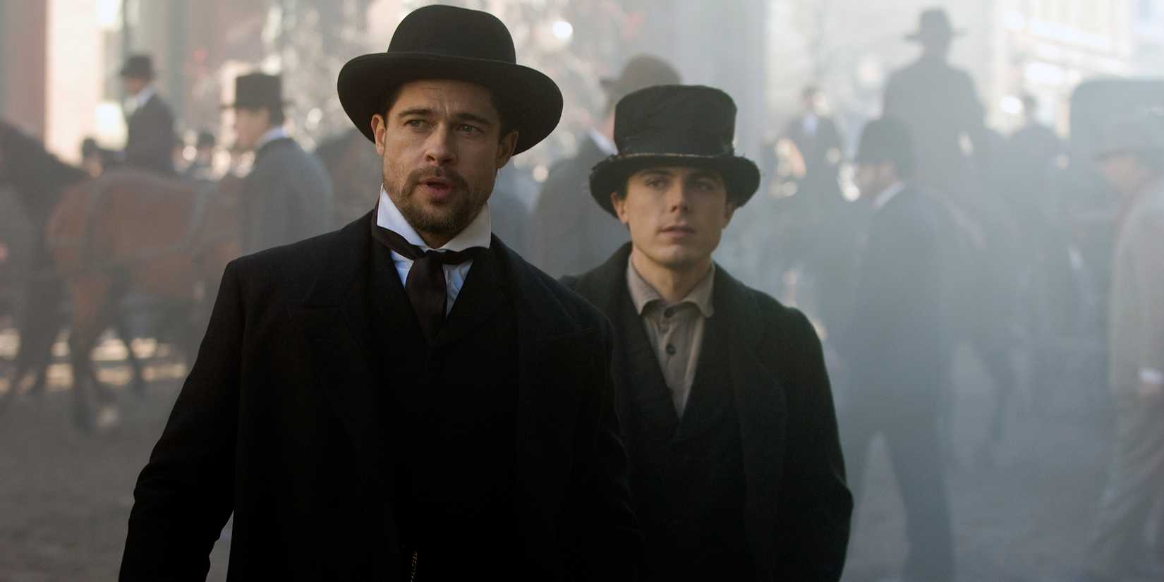 Brad Pitt and Casey Affleck on a city street in The Assassination of Jesse James by the Coward Robert Ford.